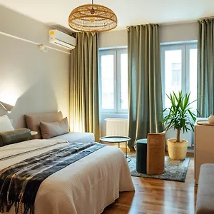 amazing-location-city-center-studio.bucharesthotelsnow.com/
